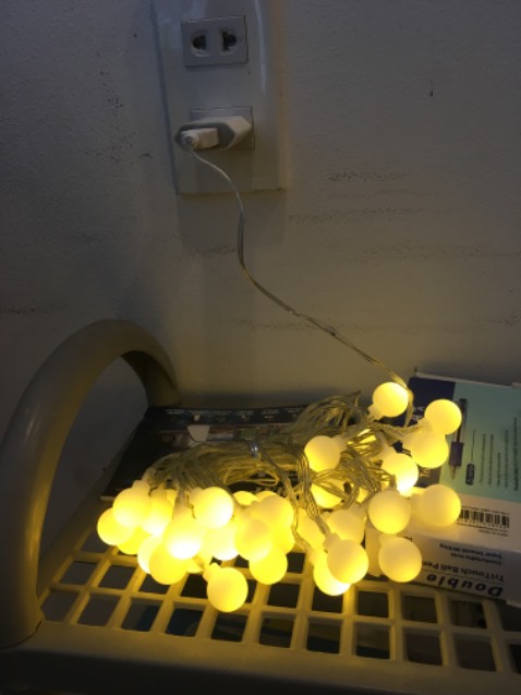 Bóng đèn sáng rất đẹp. Đường kính 15 mm thôi. Mua chuôi cổng USB rất tiện, có thể dùng cho cục sạc điện thoại hay pin dự phòng.