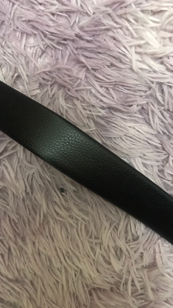 Thắt lưng đẹp quá. Mặt cỏ 4 lá may mắn đính đá, còn có thể xoay tròn được nữa. Nghịch khá là hay. Nói chung là đẹp, thời trang. Quá ok với một sản phẩm giá rẻ.