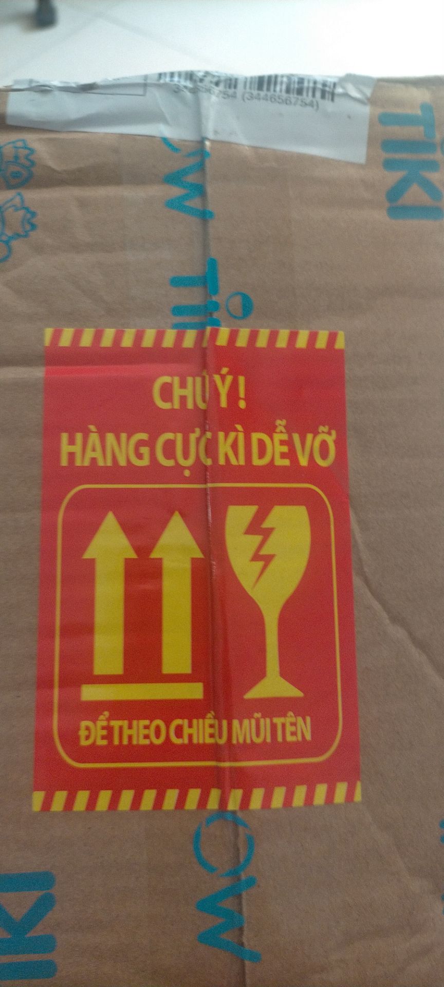 mình đặt hàng hôm qua, hôm nay đã giao hàng rất nhanh và đóng  gói rất cẩn thận hihi
cảm ơn shop và bạn giao hàng rất nhiều nè 😀 còn về chất lượng thì mình luôn chọn tất cả sản phẩm của hãng này nên rất an tâm nè , sữa rửa tay matcha nha đam cũng thơm lắm nè..👍