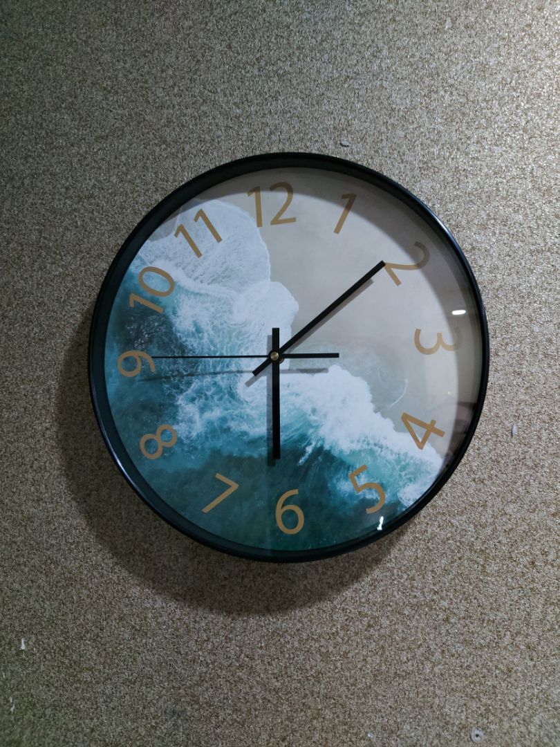 Đồng hồ xấu, quá tệ so với suy nghĩ.
Mặc đồng hồ là giấy in, nhìn tối và không thẩm mỹ. Cầm lên không chắc chắn.
Kim mỏng, cầm lên lắc nhẹ là kim rung rung. Đồng hồ xấu, quá tệ so với suy nghĩ.
Mặc đồng hồ là giấy in, nhìn tối và không thẩm mỹ. Cầm lên không chắc chắn.
Kim mỏng, cầm lên lắc nhẹ là kim rung rung.