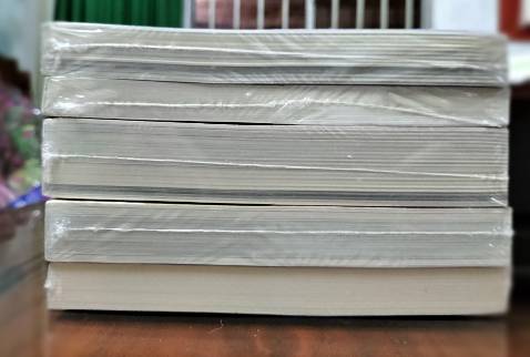 Mình biết bộ sách này thông qua một tác giả khá nổi tiếng ở Việt Nam. Tuy nhiên, một số bình luận tiêu cực của người dùng trên Tiki về bộ sách này khiến mình hơi hoang mang trước khi quyết định đặt mua.
Mình không có nhiều kiến thức về y khoa nên việc mua thêm sách về lĩnh vực này khiến mình có nhiều hứng thú. Thêm sách là thêm kiến thức nên mình đã không ngần ngại đặt mua để trang bị thêm kiến thức cho bản thân.
Dù ít dù nhiều, chắc chắn bộ sách này cũng sẽ cung cấp các thông tin hữu ích cho người đọc.
Mình hài lòng về Tiki khi giao hàng rất nhanh (trong vòng 1 ngày là đã có hàng). Hàng về rất sạch sẽ, seal sách còn nguyên vẹn.
Giá khi mua trọn bộ (6 cuốn) là khá cao nhưng tiền nào thì của đó, mình tin tưởng rằng giá trị mà bộ sách này mang lại cho người đọc là không hề nhỏ.
Sách do nhà xuất bản in sắc nét, trình bày bìa màu đẹp mắt.
Chấm 9/10 về phần [giao hàng/đóng gói/in ấn/seal sách].
Nên mua bộ này trên Tiki hơn là mua ngoài thị trường vì giá trên Tiki rẻ hơn và chất lượng sách thì lại rất tốt.