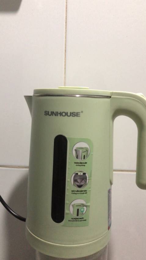 Ấm nhìn rất chắc chắn. Sôi nhanh. Màu xanh này mình rất thích