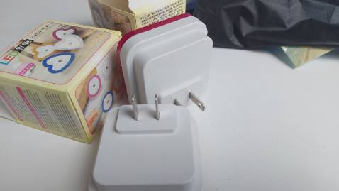 Sản phẩm của tila shop rất tốt, mình mua lần thứ 2 rồi vẫn ưng ý nhé, chúc shop bán được nhiều hàng, cảm ơn tiki và tila shop.
Đóng gói cẩn thận, còn nguyên siêu. màu đèn dễ thương, cảm ứng tốt, giá cho 2 sản phẩm này như vậy là rất ổn, mình mua về dùng làm đèn ngủ buổi tối rất là đẹp luôn, cực kỳ hài lòng với sản phẩm này