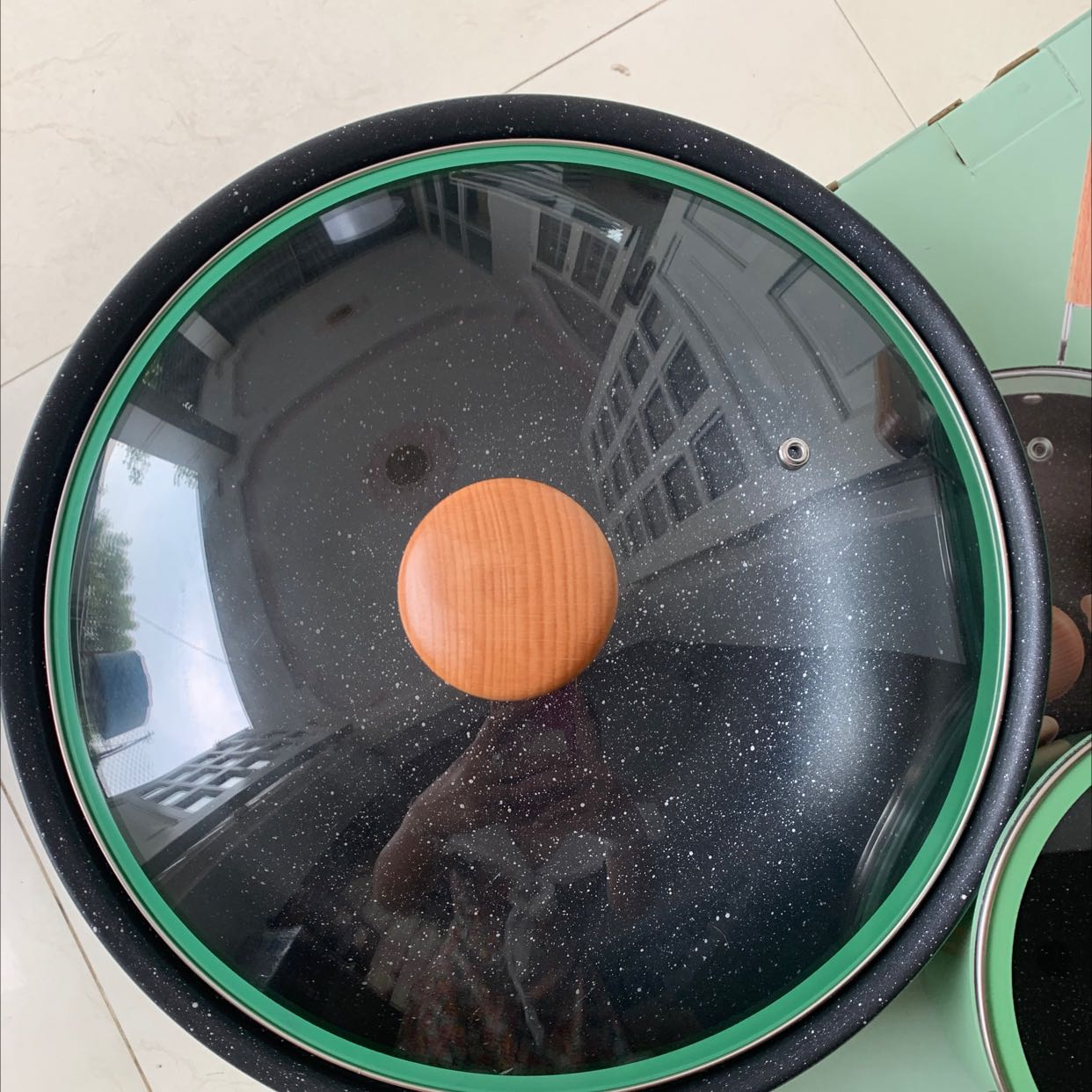 màu đẹp sang quá dùng làm quà tặng thích thiệt sự cái chảo bự dã man kkk 32cm này mà xào mì là hết bài giá ổn