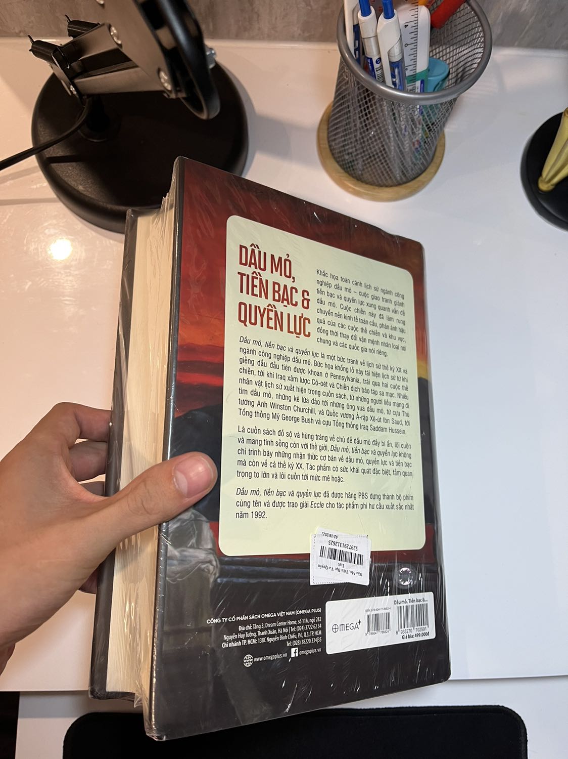Nhận được hơn 1000 trang quá bất ngờ 🤧 Bìa đẹp và chủ đề hay. Thế hệ trẻ nên tìm hiểu để mơ mang thêm tầm nhìn