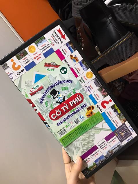 SẢn phẩm rất đẹp, mua đúng dịp Tết, chơi rất thích, hôm nay mới có thời gian ngồi rảnh để đánh giá sản phẩm cho mọi người biết

giao hàng nhanh , đóng gói đẹp , chất lượng cao. Uiiii lần đầu tiên được gặp shopp tư vấn cẩn thận và nhiệt tình như này ấy ạ😗 đóng gói cẩn thận chu đáo
Giao đúng sản phẩm
Chỉ được cái cắt mấy tờ tiền hơi mệt thôi ạ kakaka. nói chung là xịn xò, đáng để dùng, sẽ còn ủng hộ nữa