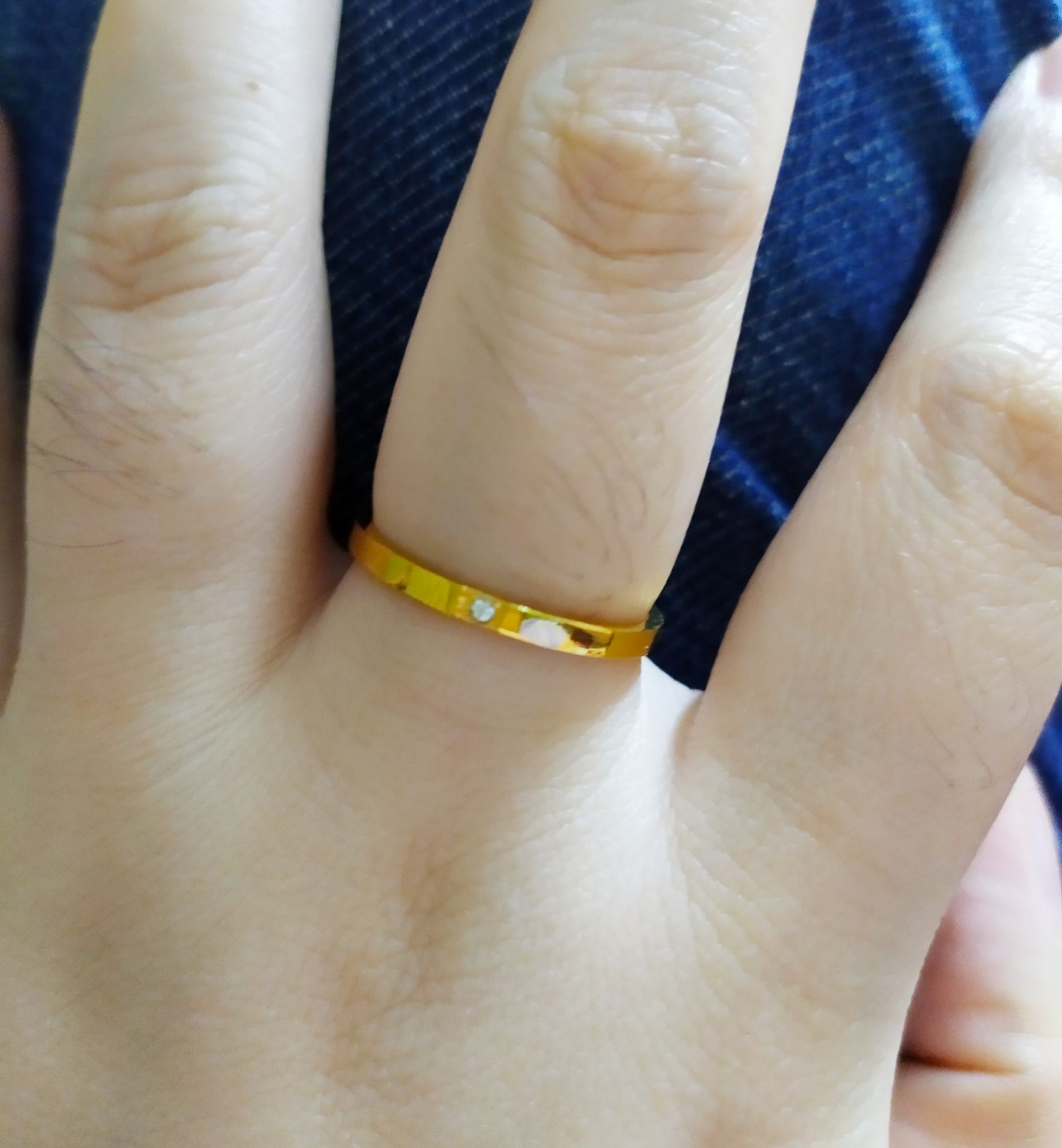 Rất đẹp, màu ság, dày dặn và vừa vặn, rất ưng ý nhé.