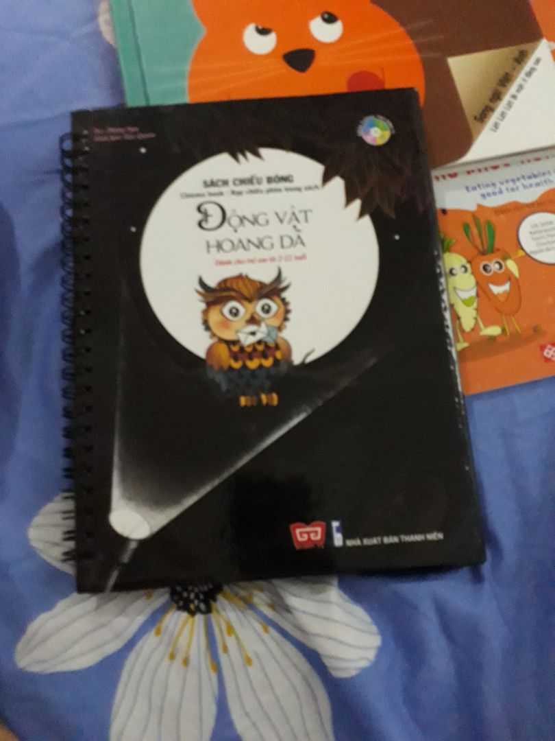 sách kể theo câu thơ ,cũng khá hay,con mình rất thíc