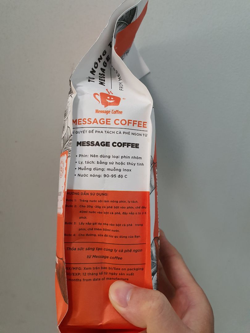 Giao hàng rất nhanh, nhưng nhìn bao bì lầm tưởng là cà phê pha phin, do mình cũng không xem kỹ loại hạt ở dưới. Về khui ra là hạt, mình không sử dụng được do không có máy xay, do vậy cũng không đánh giá được chất lượng sản phẩm.