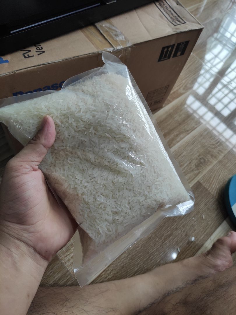 Máy bị trầy xước y như hàng đã qua sử dụng. Mình hút gạo mà hút mãi không được, lực hút rất yếu, để 1 hồi thì y như lúc chưa hút. Không biết tiki có đổi trả sản phẩm không chứ cái này sao dùng được. Máy bị trầy xước y như hàng đã qua sử dụng. Mình hút gạo mà hút mãi không được, lực hút rất yếu, để 1 hồi thì y như lúc chưa hút. Không biết tiki có đổi trả sản phẩm không chứ cái này sao dùng được.