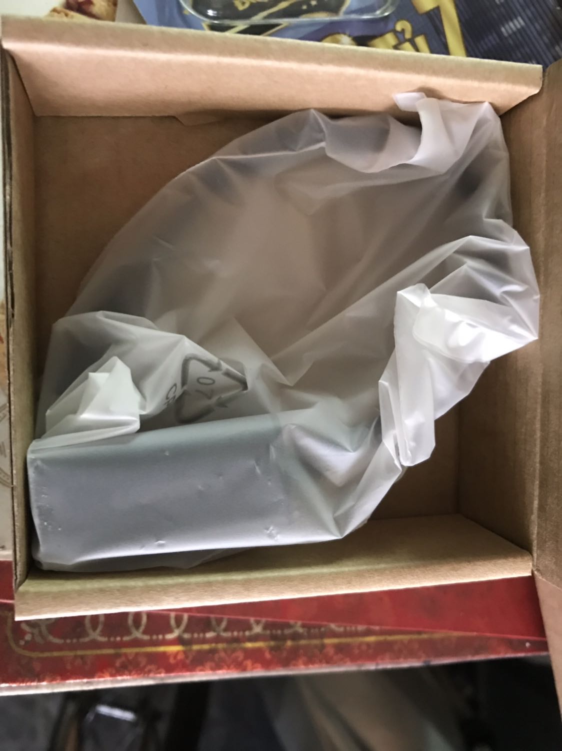 Hài lòng nhân viên giao hàng tiki nhiệt tình khi trả lời thắc mắc của khách hàng. Xin góp ý về sản phẩm nếu sợi dây này dài thêm 10cm nữa thì ok.