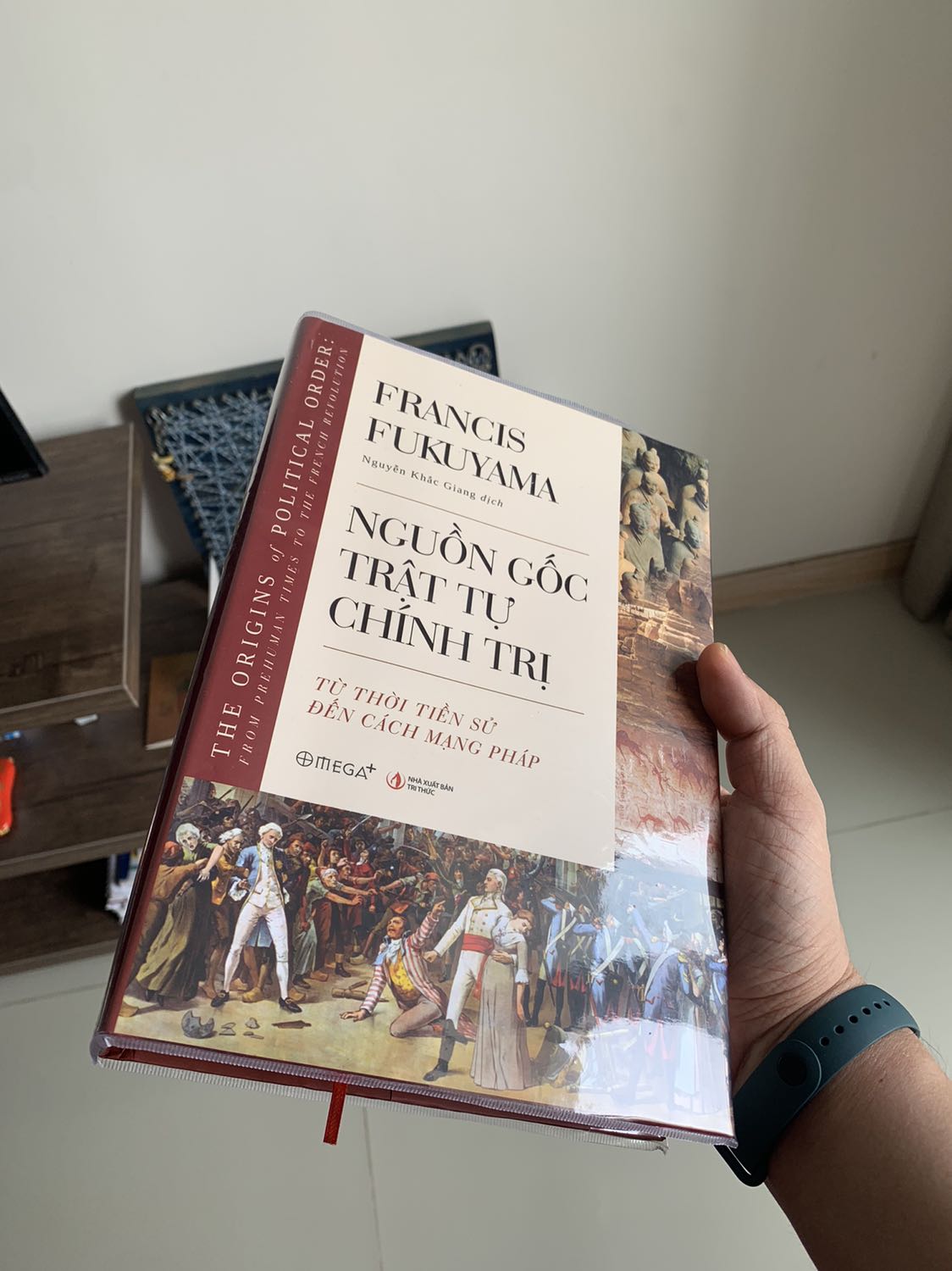 Sách giáo nhanh - vì có mua now 1 tầm 1:30 giao - sách đẹp bọc sách ko tốt so với đợt sách trước (nhăn và trầy khá nhiều) được tặng coupon sách như mở ra ko thấy đâu. Chưa đọc sách nên chưa rating phần nội dung