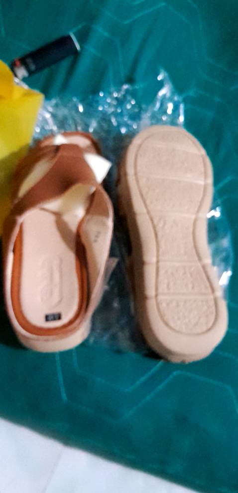 Giao hàng sớm.  Đóng gói kĩ. Sản phẩm đẹp.  Xài mới biết bền hay không