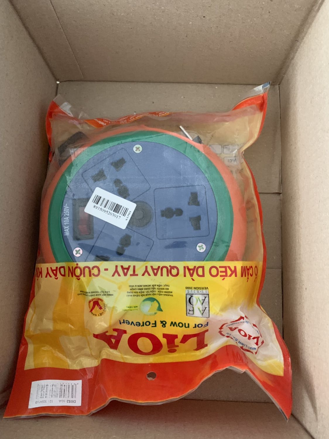 Dây to, khả năng chịu tải tốt
Xoắn dây ra vào đều khá nhẹ nhàng! 
Khe cắm đủ rộng cho các giắc cắm to 3 chân cùng lúc!