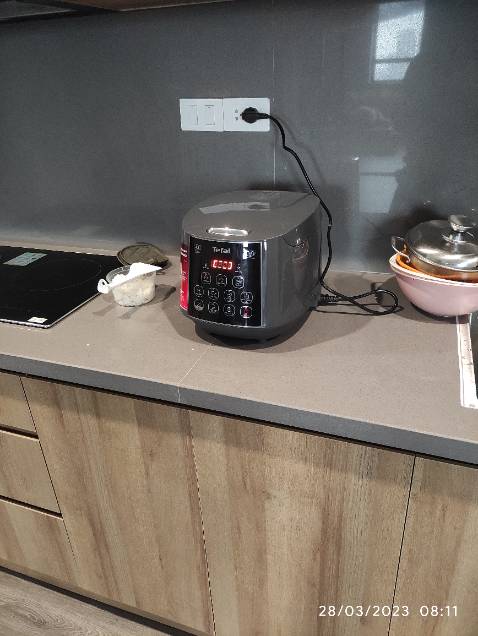 Nồi xịn, nấu cơm ngon, màu hợp với bếp nhà mình :D