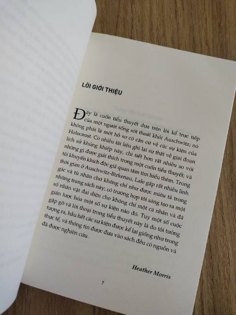 10 điểm cho sách - 2 khâu đóng gói
Sách Nhã Năm thì khỏi bàn, bìa đẹp, cầm trên tay thích lắm. Nội dung hay, hợp với mình và mình cũng recommend mn đọc nhé. 
Khâu đóng gói của tiki vẫn chưa khá hơn. Chỉ bỏ sách vào hộp rồi giao đi chứ không bọc gì bên ngoài để chống sốc cả. Lần đầu mình đặt đã rách hết bìa của 1 quyển, lần này thì khồn có hư tổn gì nghĩ trọng nhưng vẫn không thật sự hài lòng
