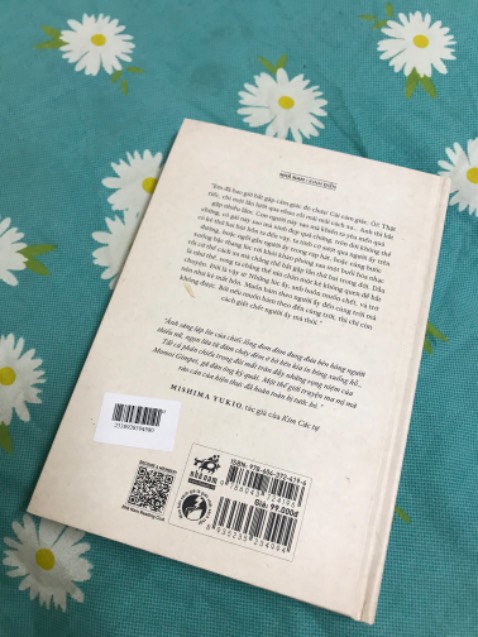 1 trong 6 tác phẩm của nhà văn Nhật đoạt giải Nobel văn học đã được dịch sang tiếng Việt. Nếu bạn yêu văn học Nhật và tò mò muốn biết lý do tại sao Kawabata Yasunari lại dành được giải thưởng văn học Nobel danh giá này thì tiểu thuyết “HỒ” là 1 lời hứa cho những điều kỳ diệu mà bạn đang trên đường chạm tới. Một cuốn sách hay, đáng đọc.

Tiki ship siêu tốc. Đóng gói không có xốp chống sốc nhưng vì ship từ kho lớn ở thành phố đến thẳng người mua nên sách vẫn đẹp long lanh.