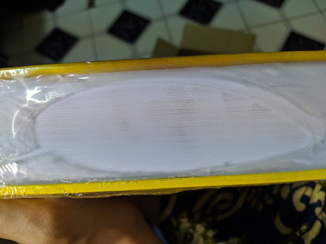 Giao hàng rất nhanh. Chiều mình đặt, sáng mai đã giao tới rồi. Nội dung mình chưa bàn vì chưa đọc sách, tuy nhiên hình thức cuốn sách thì bị bẩn ở phần bụng sách ( Có thể do lưu kho hay vận chuyển). Hơi không hài lòng một chút.