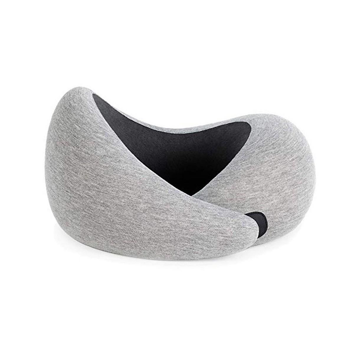 Gối mình nhận được rất ứng ý ạ, đẹp, mềm, thiết kế ôm cổ rất tuyệt ạ, ngồi máy bay mà cổ rất là thích không bị đau
Do có cái gối nó đỡ rồi ấy
Gối có túi đựng dây rút mà cuộn vài được nên rất gọn ạ
Hài lòng dịch vụ tiki