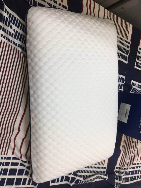 gối đường may chắc chắn, nhưng cao và không mềm. nằm xuống không thấy lún mấy nên vẫn là cao. mình bị đau cổ vai gáy đã cố chọn loại thấp rồi mà nhận gối nằm thử thấy khá thất vọng. bạn nào tìm gối thấp mềm êm thì không nên mua nhé. mình muốn trả hàng không biết thủ tục ra sao. nhờ shop liên lạc lại mình