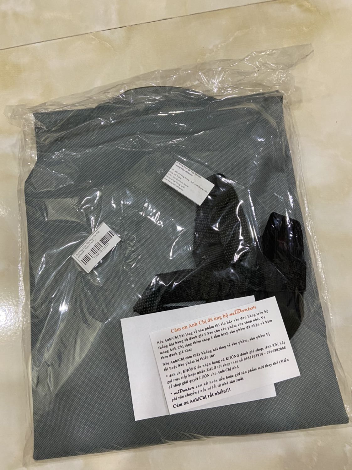 Túi đựng thảm dày dặn, đóng gói cẩn thận. Mở ra còn có 2 phiếu cảm ơn của shop nữa. Mình rất ưng ý