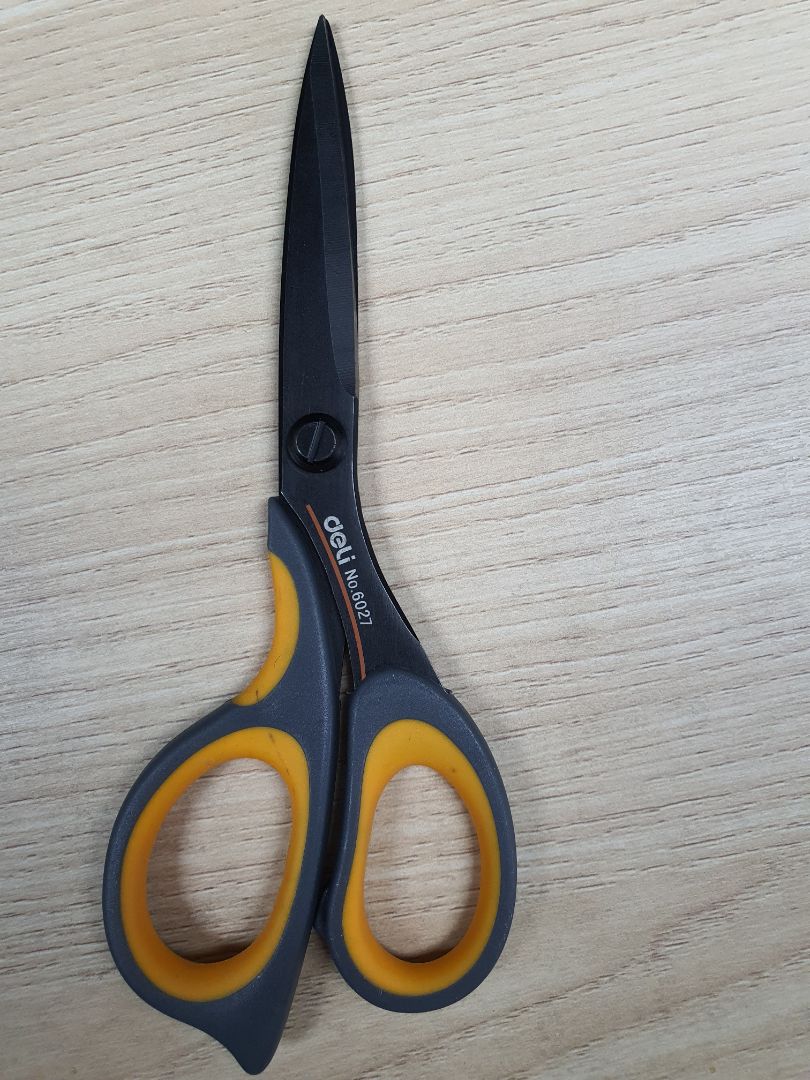 Kéo rất sắc, cầm nặng tay, cắt rất ổn. giao hành nhanh. Hài lòng vè sp