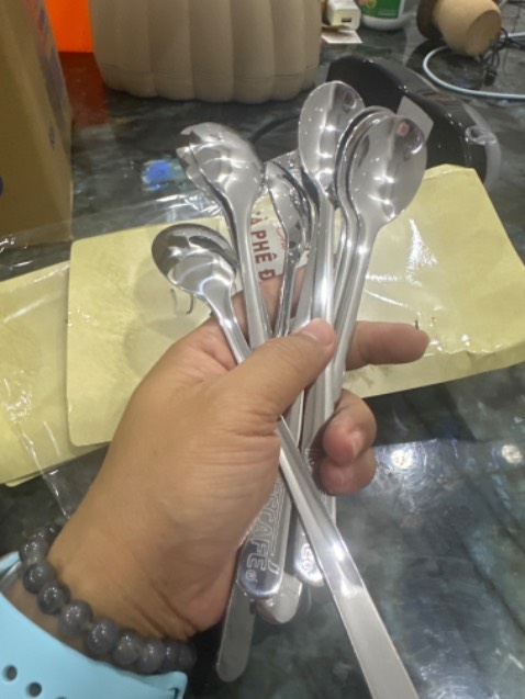 Giá rẻ, bữa đi metro mua hơn 60k 1 hộp ko có quà, nay mua tiki 45k tặng 3 cái muỗng inox quá hời