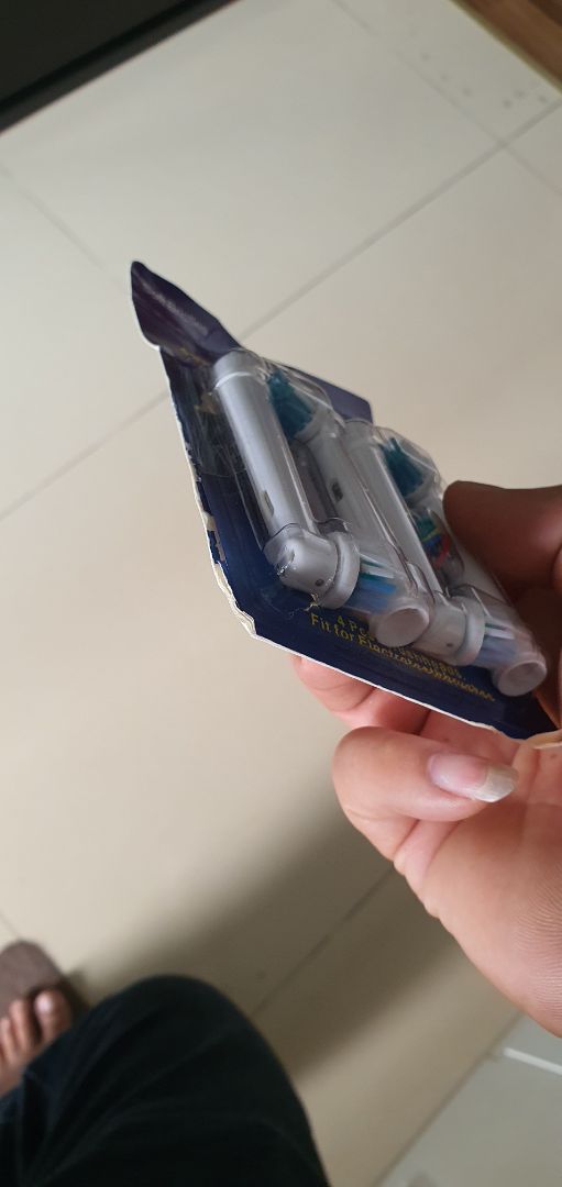 Nhà bán Century giao hàng này ai mà dùng được, hàng trả lại lại giao cho khách ah, băng dính lại lem nhem ko chấp nhận được tiền chứ có phải rác đâu