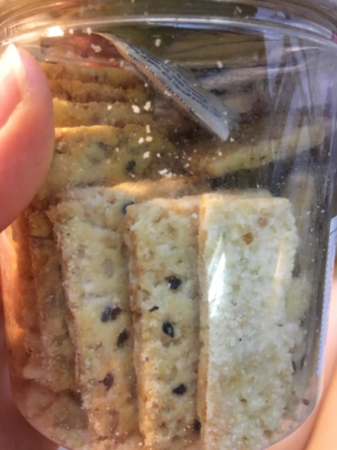 Giao hàng nhanh, hộp bọc tử tế. Vị nhẹ nhàng truyền thống ko quá ngọt kiểu đường, mà ngọt thanh Giao hàng nhanh, hộp bọc tử tế. Vị nhẹ nhàng truyền thống ko quá ngọt kiểu đường, mà ngọt thanh