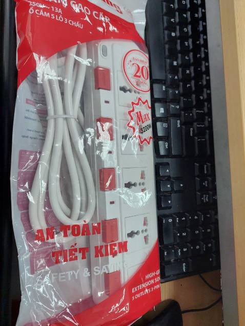 Đã nhận hàng, Giao hàng nhanh, mình chưa sử dụng nhưng thắc mắc điện áp 250V_13A sau khi nhận hàng. Shop giải thích rất tận tình. Hy vọng ổ cắm dùng bền.