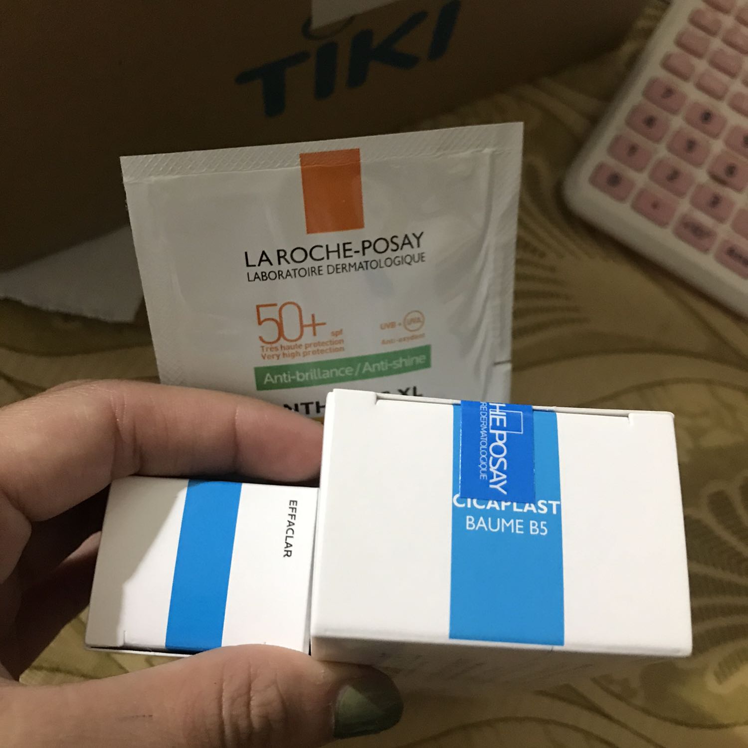 Mua trên tiki mình mong là chính hãng ạ
Chưa dùng nên ch đánh giá đc chất lượng sản phẩm nhưng được tặng nhìu quà nên thích quá ạ