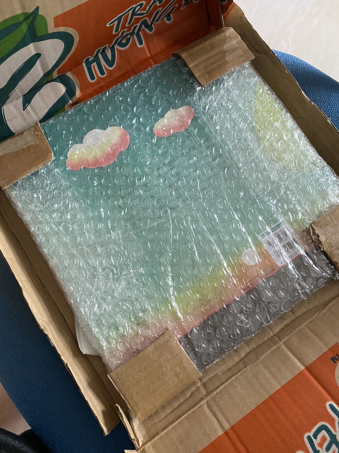 Đóng gói cẩn thận, sách đẹp, màu rõ!