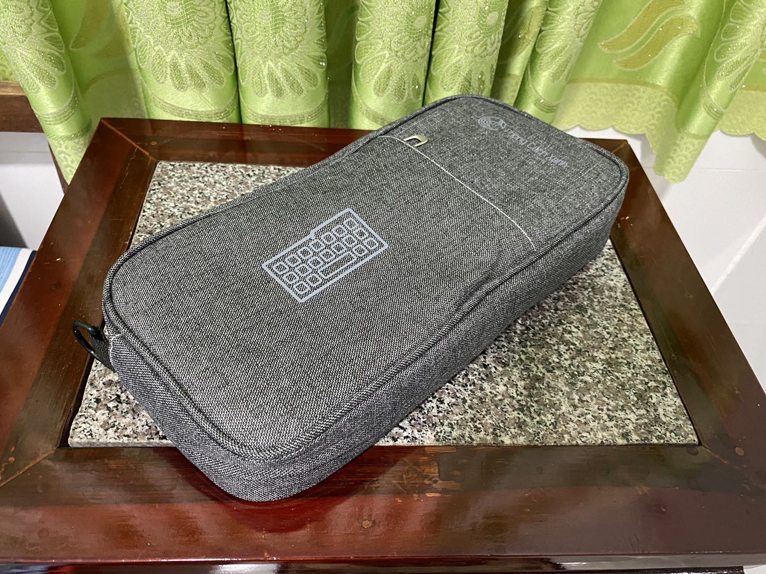 Quá đẹp, màu sắc và keycap rất độc lạ. Mua màu sky grey đặt thêm túi đựng cũng xám nữa là đủ bộ luôn