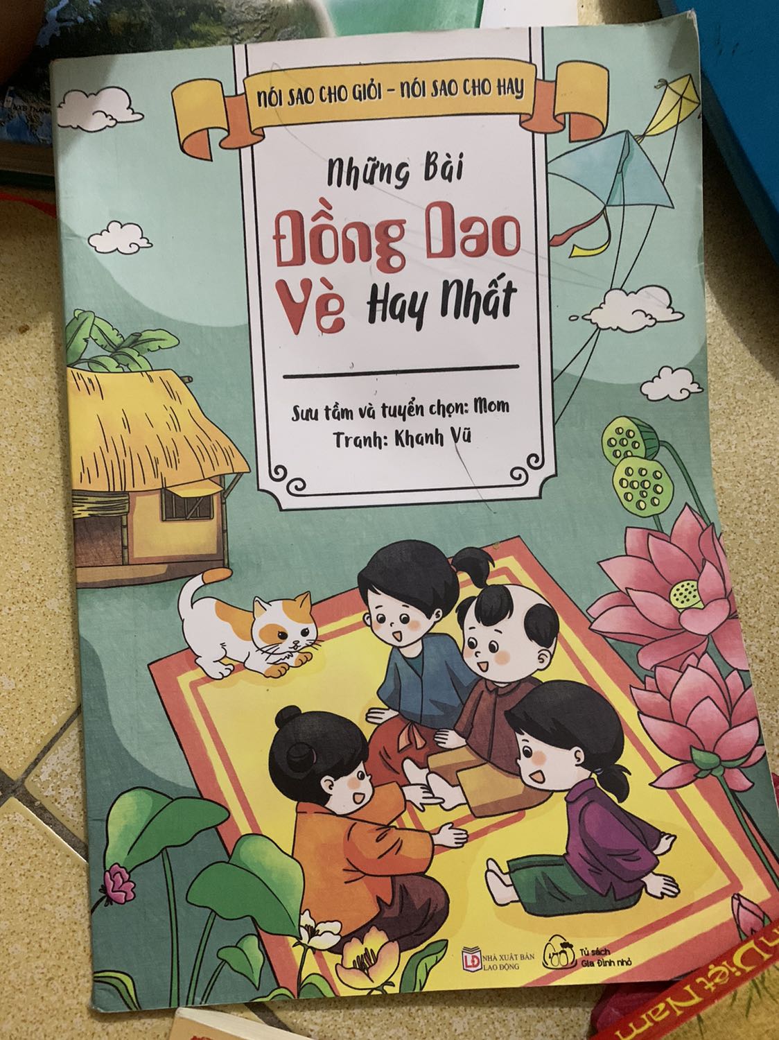 Sách đẹp, giấy in đẹp, shop giao hàng nhanh.