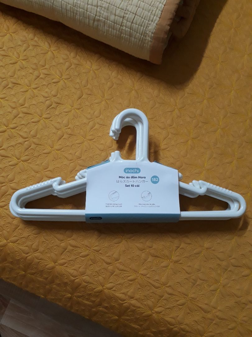 Mình mua lúc sale là 35k/set 
Móc đẹp và chắc chắn lắm nè!