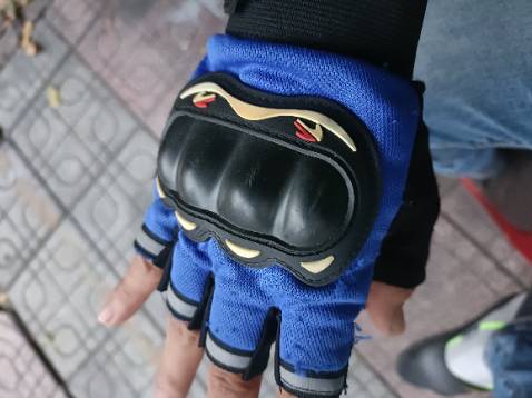 Găng tay gì đeo 1 ngày đã rách chỉ, rồi vải xanh thì tự nhiên sần sùi lên, bán hàng dởm vậy shop Găng tay gì đeo 1 ngày đã rách chỉ, rồi vải xanh thì tự nhiên sần sùi lên, bán hàng dởm vậy shop