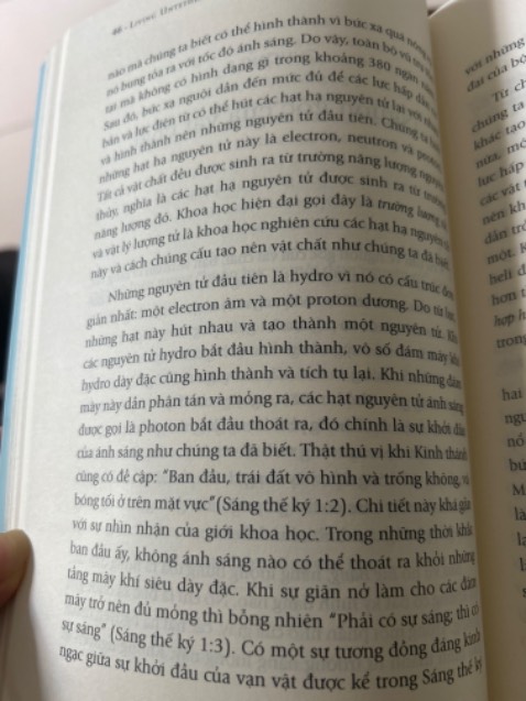 Nội dung rất cuốn, đã đọc 3 quyển của tác giả, quyển nào cũng hay. Nếu bạn nào cần tìm hiểu về nguồn gốc bản chất của vạn vật thì nên đọc quyển này. Con người từ đâu mà có, vạn vật từ đâu mà thành. Dẫn chứng và giải thích kết hợp giữa khoa học và tôn giáo. Chân thành cám ơn tác giả!