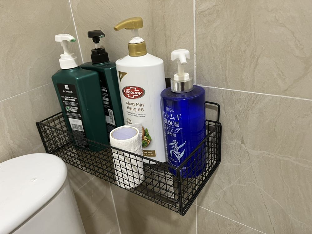 Kệ đẹp giống hình, nhưng thanh kệ mỏng yếu, nên nếu treo cao thì ko để được những chai nặng.