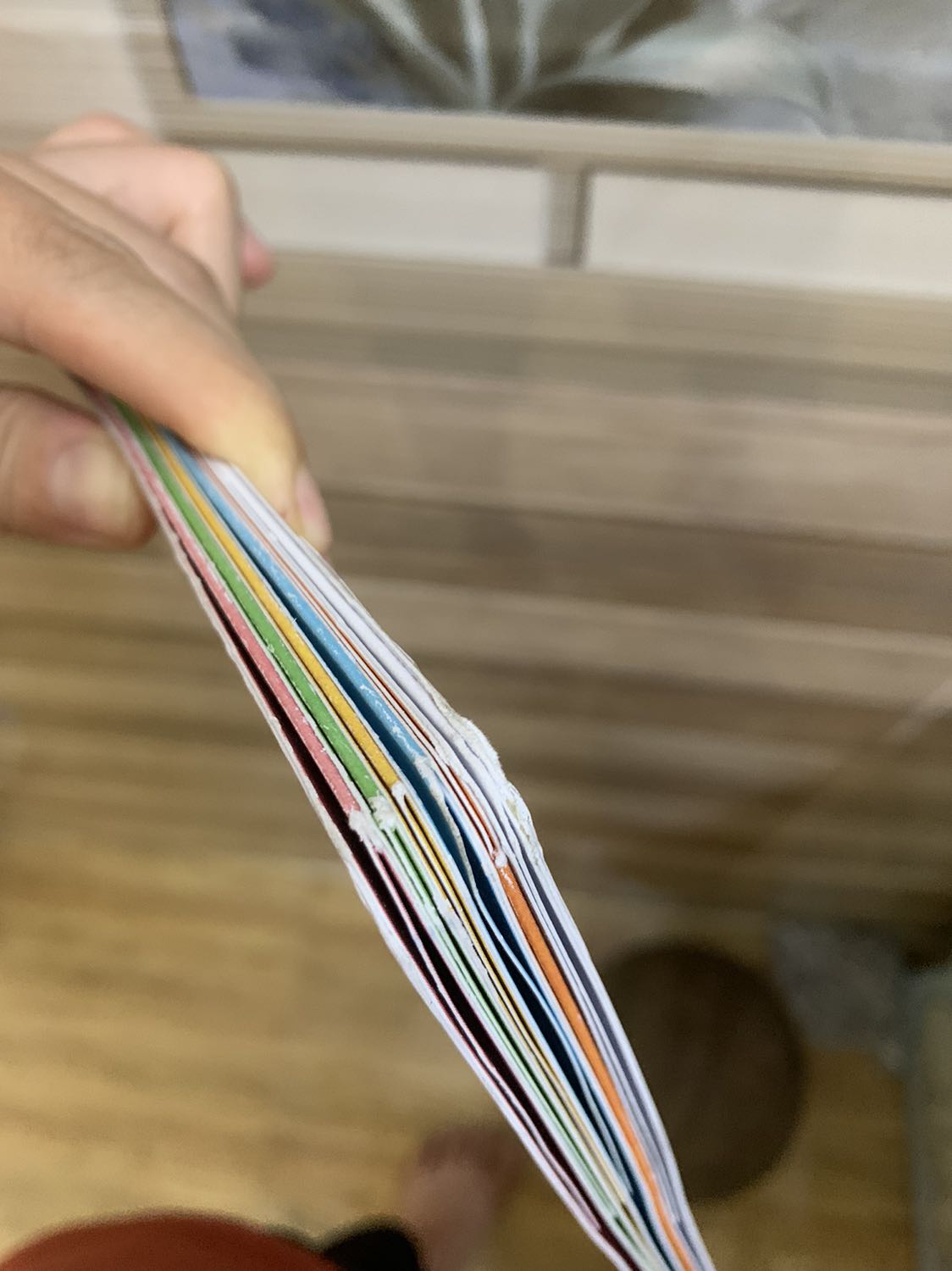 Mình mua 3 cuốn hai cuốn kha on. 1 cuốn bị xước  nhu hinh. hôp hàng thì méo mó mình đặt hàng từ 14.9 đến gần 1.5 tháng sau mới nhận dc. Dịch nhưng qá chậm so vs shoppe *** kieu thì tiki làm việc lâu hơn.