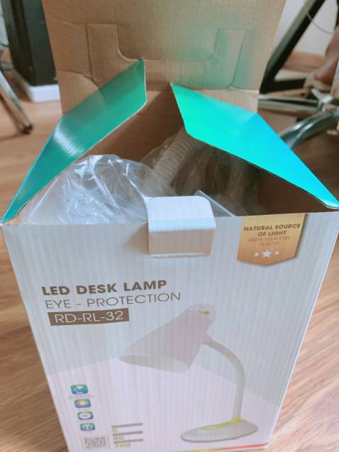 Đèn đẹp, đuôi đèn trang trí hình cây cảnh nhìn rất dễ thương. Rất tin tưởng hàng Rạng Đông. Cảm ơn Tiki.