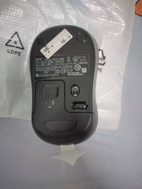 Chuột còn mới nguyên kèm pin, chạy mượt, giao hàng đúng hẹn ok