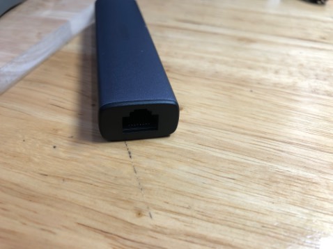 Đẹp, chắc chắn, nguyên hộp. 
Dây mềm dễ sử dụng. 
Tốc độ cổng mạng 1G.
Hơi dài, thiết kế ngắn hơn tí nữa thì đẹp hơn. 
Tem nhà bán hàng dán trên đầu usb nhìn xấu.