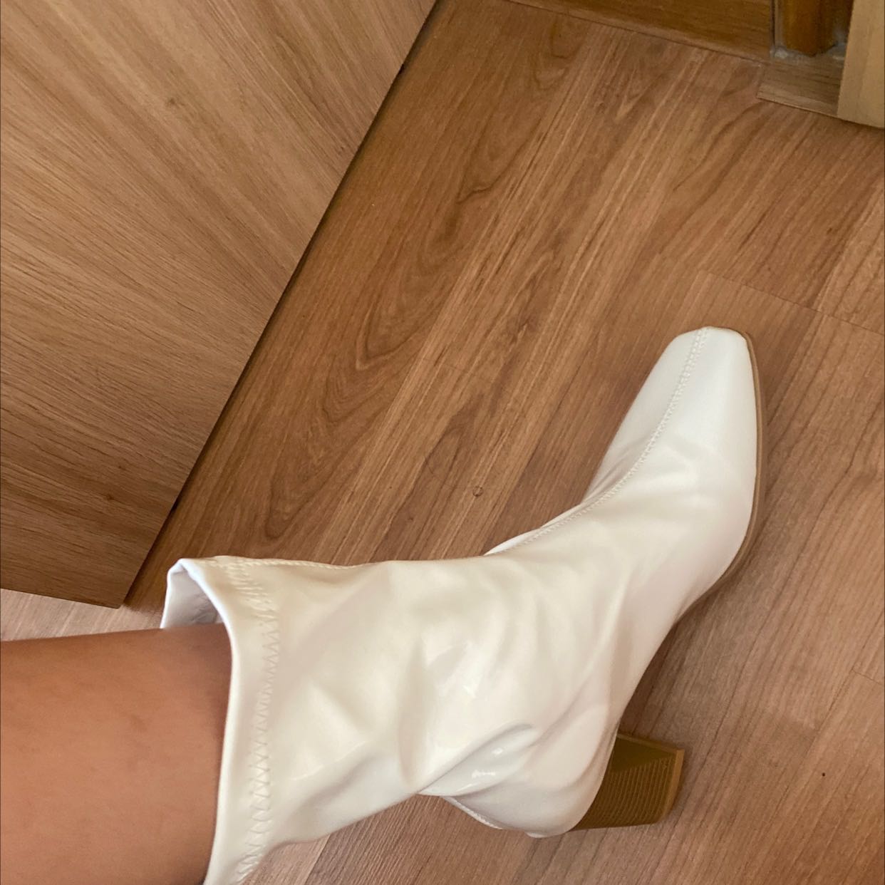 Không có khoá khó đi nên lấy to hơn 1 sai nhá mng
Chất lượng quá okla luôn, dễ đi dễ phối đồ