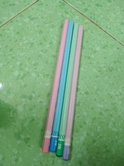 Ngòi ruột cứng cáp, nét viết mềm, đẹp. Màu ngoài vỏ bút là màu pastel rất đẹp. Nhìn 1 hộp bút thấy đẹp và sang. Hàng chất lượng. Ngòi ruột cứng cáp, nét viết mềm, đẹp. Màu ngoài vỏ bút là màu pastel rất đẹp. Nhìn 1 hộp bút thấy đẹp và sang. Hàng chất lượng.