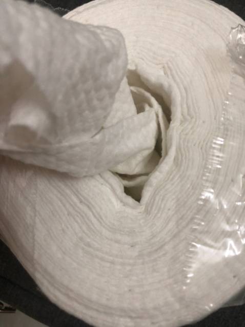 Giấy lâu rất tốt nha mn có thể dùng giấy để tẩy trang cũng được nha mn mua giấy này cũng 2 lần rồi dùng rất tiết kiệm đỡ mua bông tẩy trang