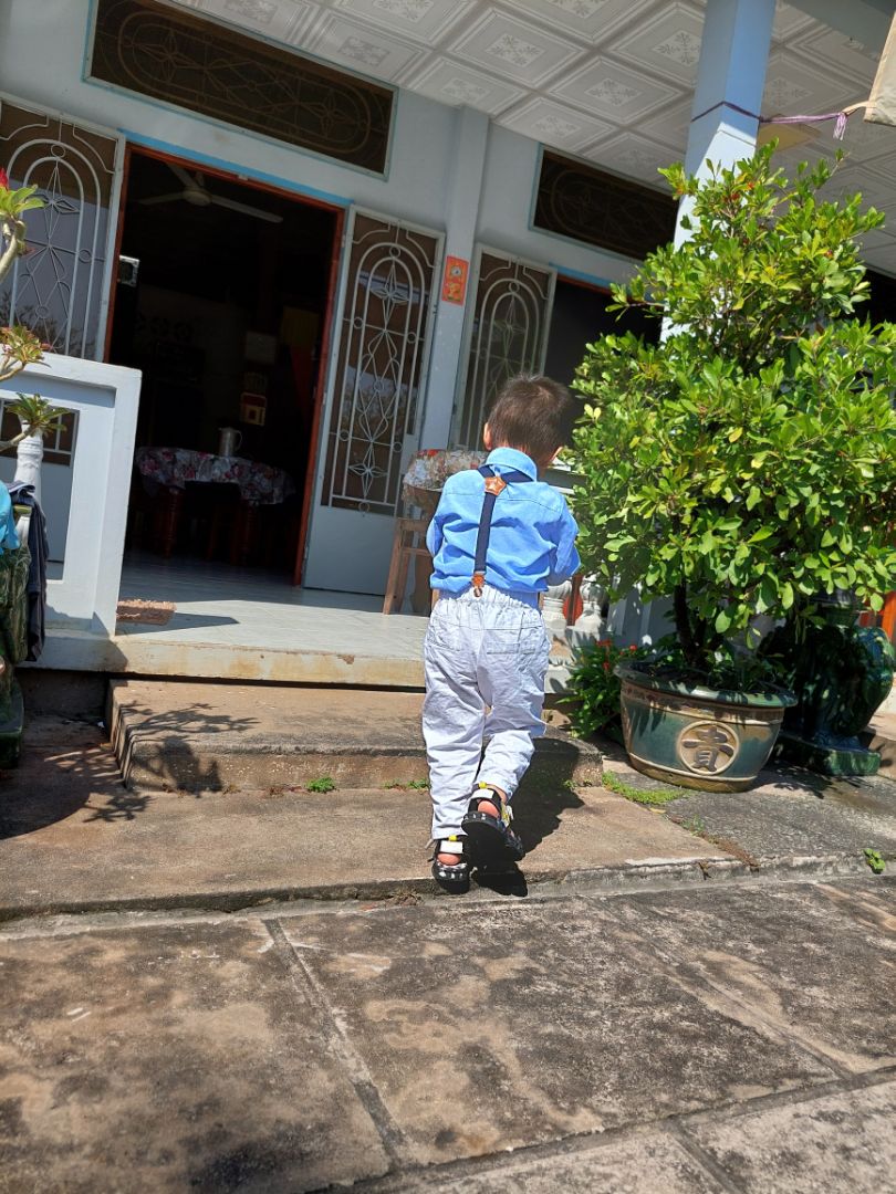 Giao nhanh, vải đẹp, mặc vừa,  nhưng mua phải trừ hao size lớn tí bé mặc vừa được.