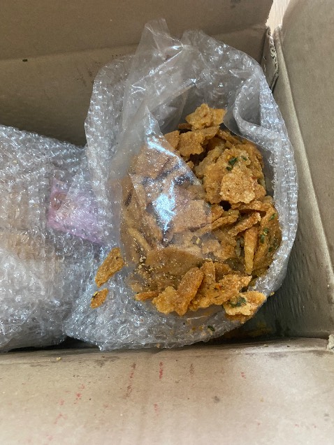 Định mua làm quà mà nhận gói hàng bể nát