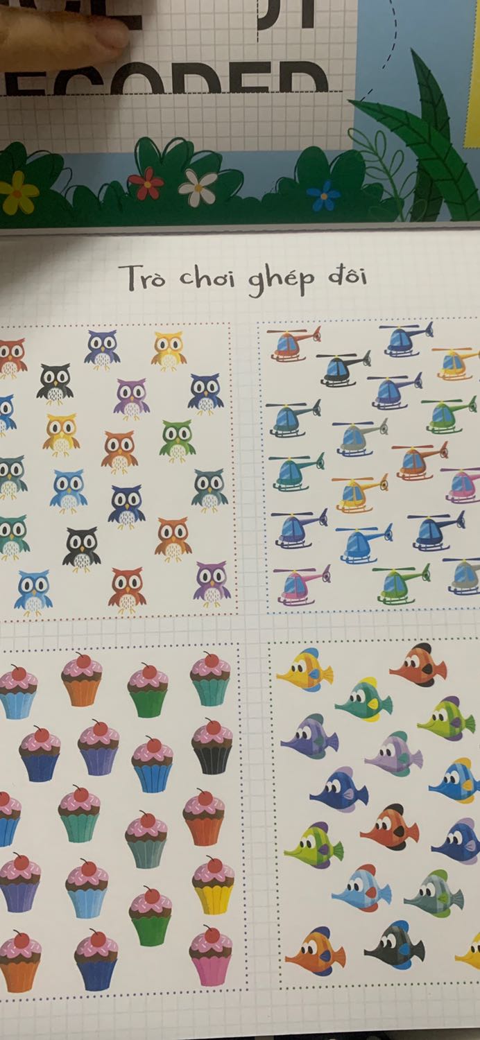 Cuốn sách nhiều màu sắc và nhiều trò chơi thú vị