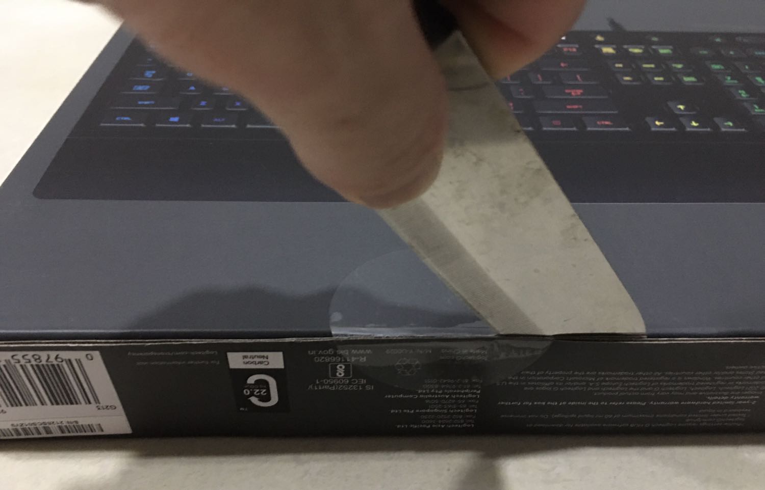 Hàng chính hãng, còn nguyên seal. Dây cáp không có bọc dù. Dịch vụ giao hàng của Tiki giao nhanh, sớm hơn dự kiến. 👍