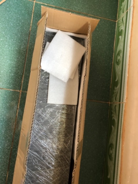 Giao hàng đúng hàng như dự kiến, sản phẩm dc đóng gói khá chuyên nghiệp. Kệ khá đẹp chắc chắn, phụ kiện đầy đủ. Tuy nhiên khá là tỉ mỉ khâu lắp đặt, các bạn nên xem kỹ hướng dẫn và tuân thủ chia nó thành 2 phần và lấy dấu gắn phần dưới trước sau đó gắn phần trên sau sẽ dễ dàng hơn.